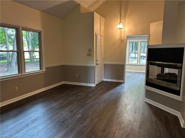 105 Knoll CRST, Yorktown, VA 23692