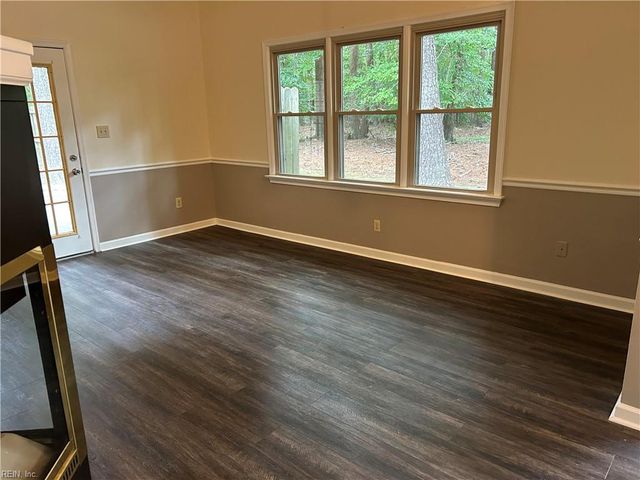 105 Knoll CRST, Yorktown, VA 23692