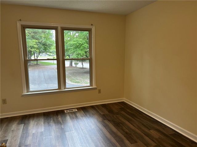 105 Knoll CRST, Yorktown, VA 23692