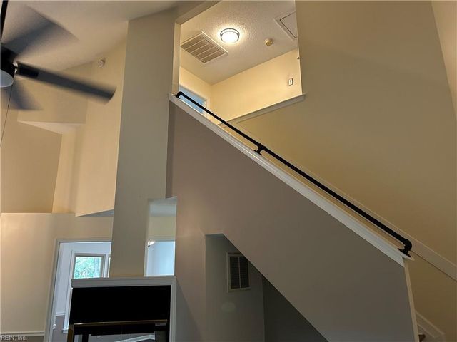 105 Knoll CRST, Yorktown, VA 23692