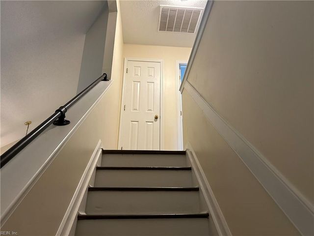 105 Knoll CRST, Yorktown, VA 23692