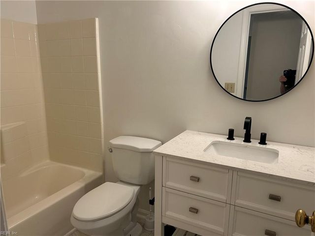 105 Knoll CRST, Yorktown, VA 23692