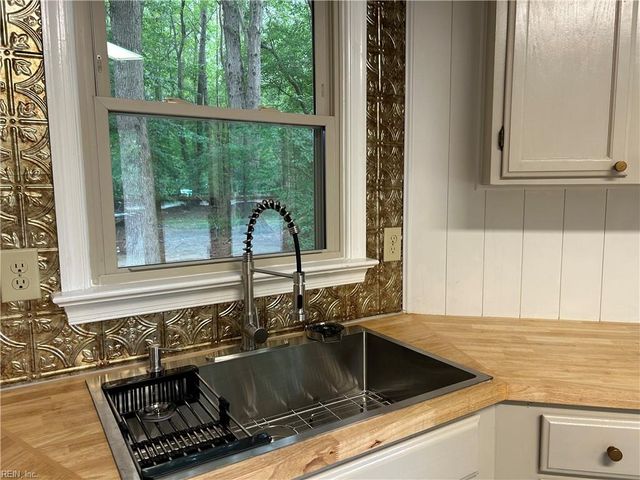 105 Knoll CRST, Yorktown, VA 23692