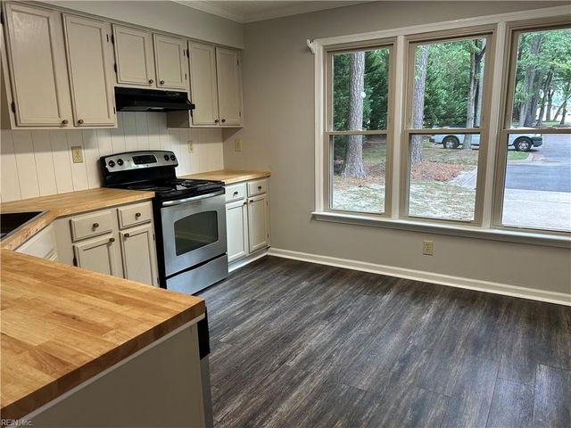105 Knoll CRST, Yorktown, VA 23692