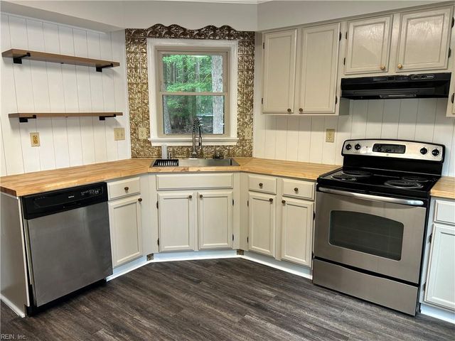 105 Knoll CRST, Yorktown, VA 23692