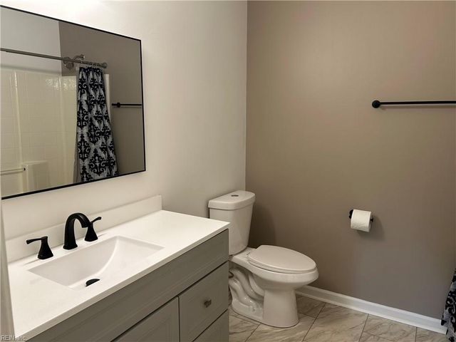 105 Knoll CRST, Yorktown, VA 23692