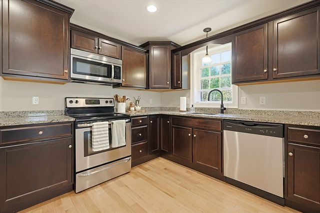 230 Old Center St, Middleboro, MA 02346