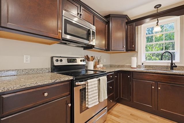 230 Old Center St, Middleboro, MA 02346