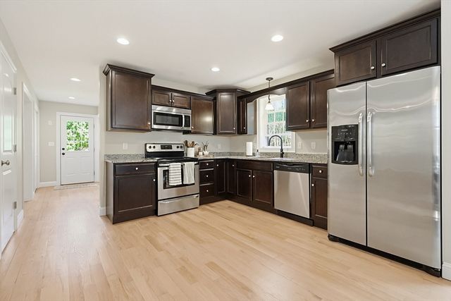 230 Old Center St, Middleboro, MA 02346