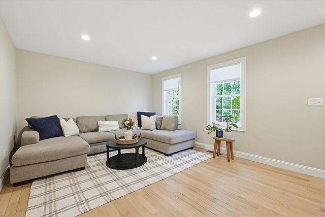 230 Old Center St, Middleboro, MA 02346