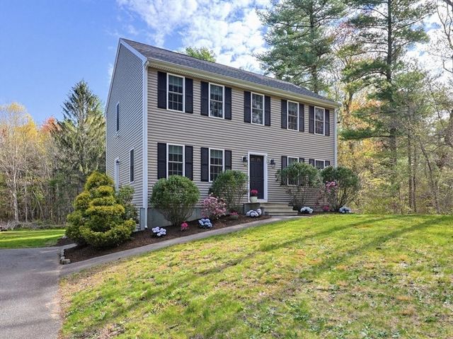 230 Old Center St, Middleboro, MA 02346