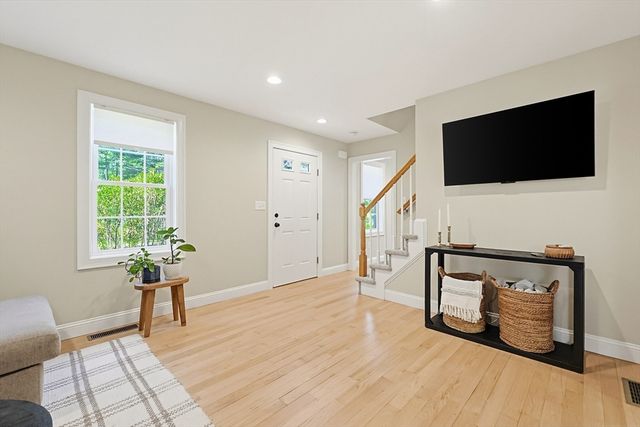 230 Old Center St, Middleboro, MA 02346