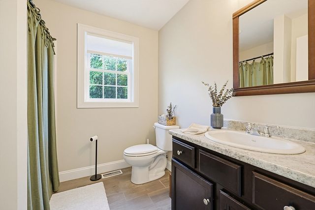 230 Old Center St, Middleboro, MA 02346