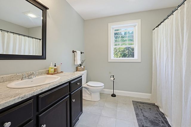 230 Old Center St, Middleboro, MA 02346