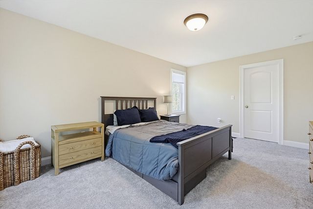 230 Old Center St, Middleboro, MA 02346