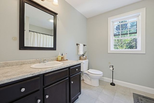 230 Old Center St, Middleboro, MA 02346