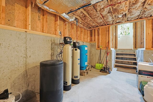 230 Old Center St, Middleboro, MA 02346