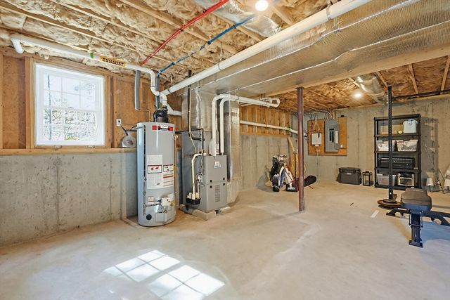 230 Old Center St, Middleboro, MA 02346