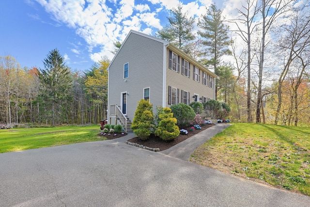 230 Old Center St, Middleboro, MA 02346
