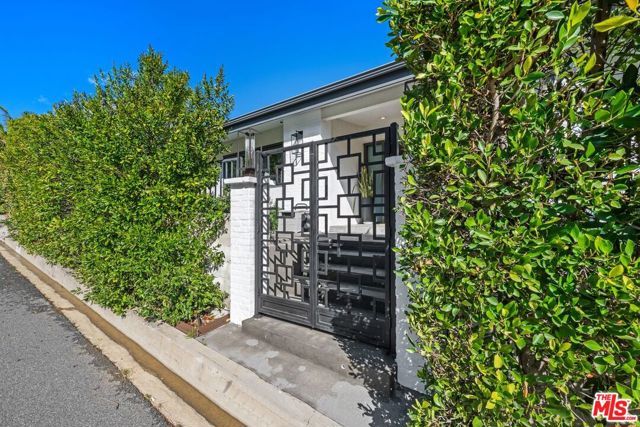 2120 San Ysidro Drive, Beverly Hills, CA 90210