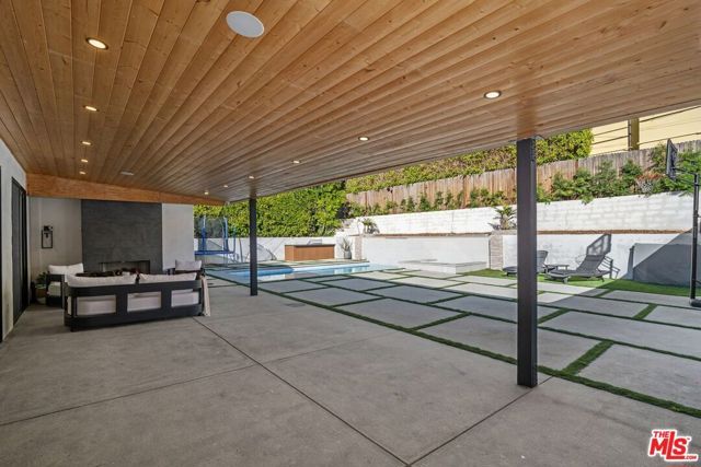 2120 San Ysidro Drive, Beverly Hills, CA 90210