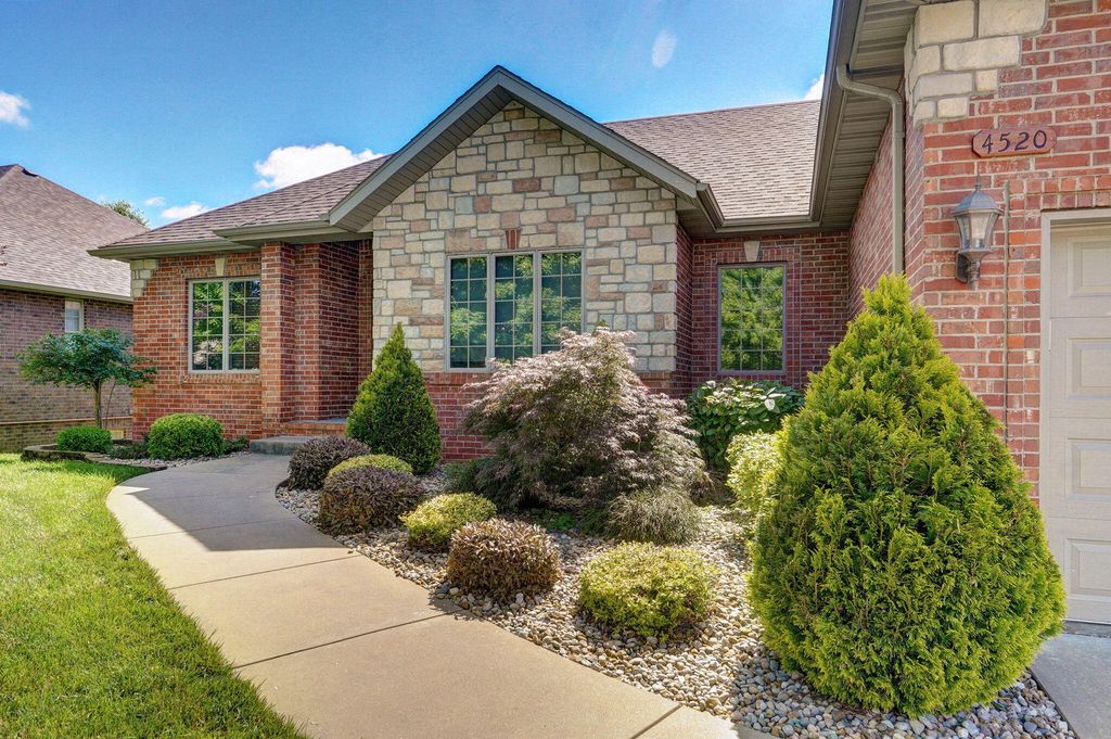4520 English Ivy Avenue, Springfield, MO 65804
