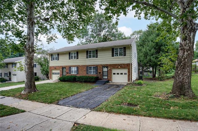 8304 Hemlock Street, Overland Park, KS 66212