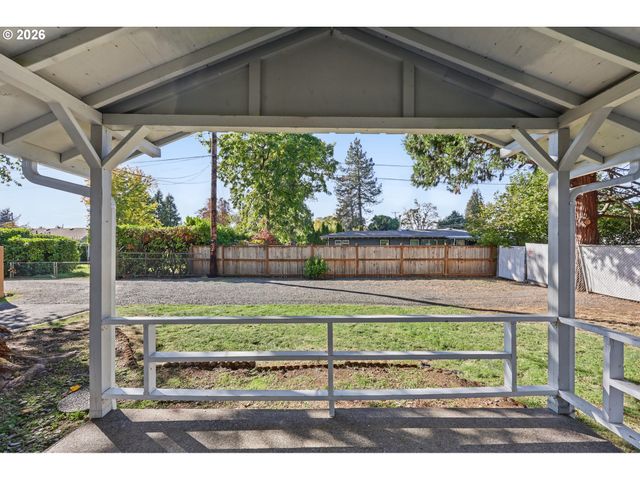 2620 G St 2, Springfield, OR 97477