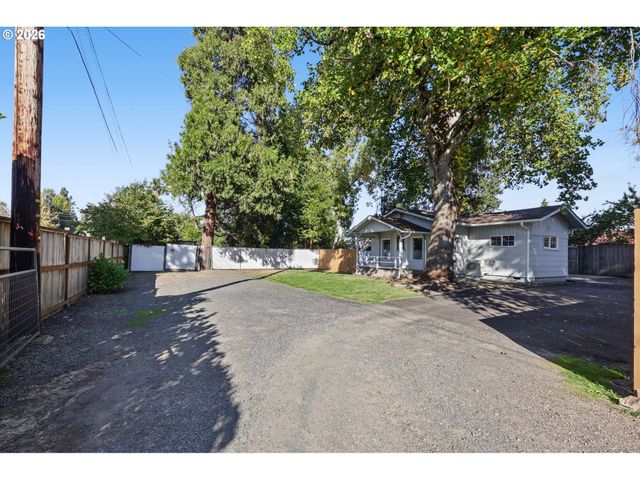 2620 G St 2, Springfield, OR 97477