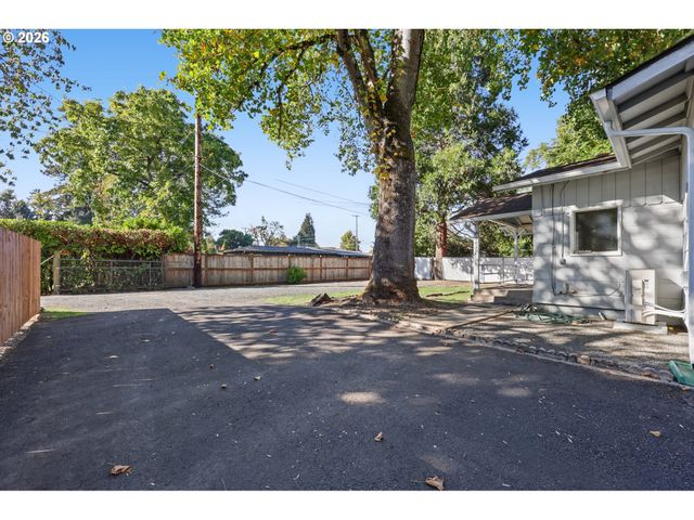 2620 G St 2, Springfield, OR 97477