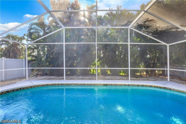 718 95th AVE N, Naples, FL 34108