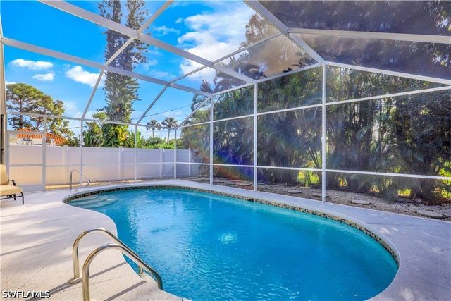 718 95th AVE N, Naples, FL 34108
