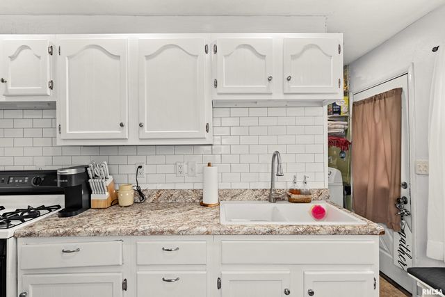 660 N 9TH Avenue, Canton, IL 61520