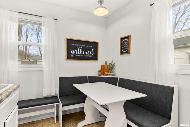 660 N 9TH Avenue, Canton, IL 61520