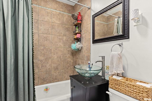 660 N 9TH Avenue, Canton, IL 61520