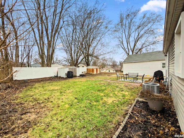 660 N 9TH Avenue, Canton, IL 61520