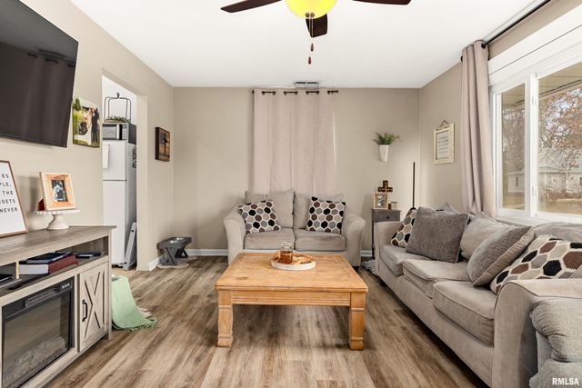 660 N 9TH Avenue, Canton, IL 61520