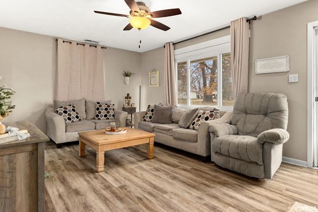 660 N 9TH Avenue, Canton, IL 61520