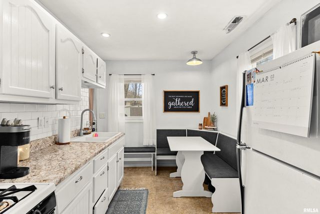 660 N 9TH Avenue, Canton, IL 61520