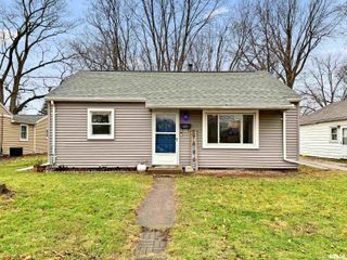 660 N 9TH Avenue, Canton, IL 61520