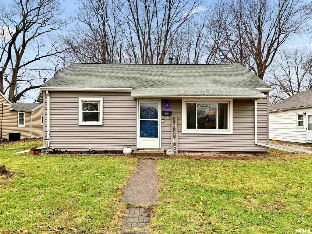 660 N 9TH Avenue, Canton, IL 61520