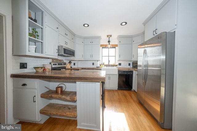 1426 W STRASBURG RD, West Chester, PA 19382