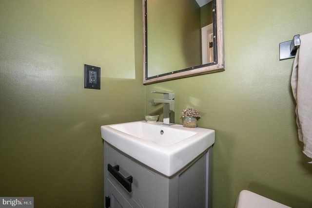 1426 W STRASBURG RD, West Chester, PA 19382