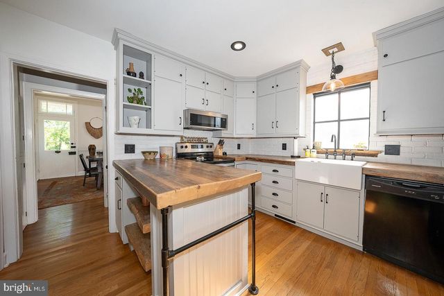 1426 W STRASBURG RD, West Chester, PA 19382
