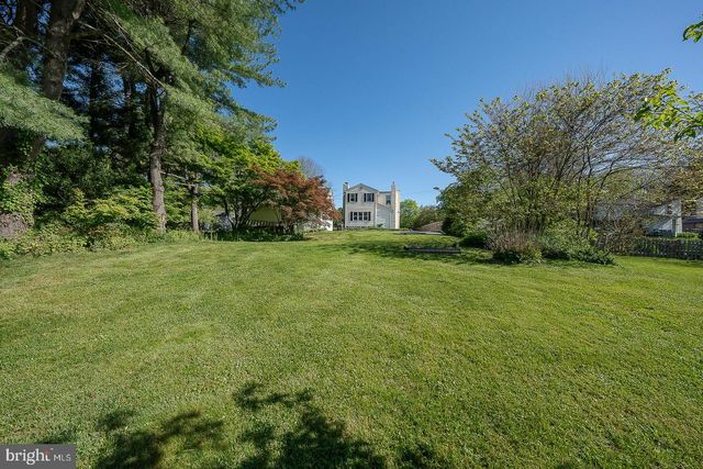 1426 W STRASBURG RD, West Chester, PA 19382