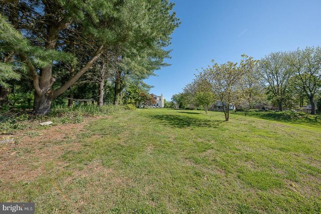 1426 W STRASBURG RD, West Chester, PA 19382