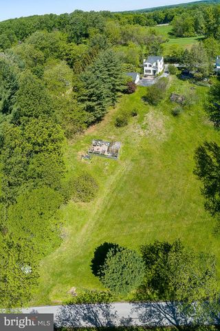 1426 W STRASBURG RD, West Chester, PA 19382