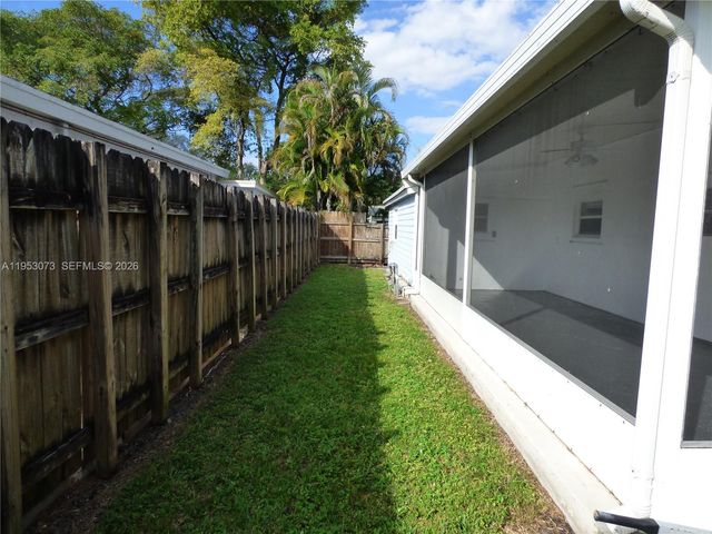 2148 NE 182nd St, North Miami Beach, FL 33162