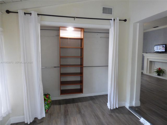 2148 NE 182nd St, North Miami Beach, FL 33162