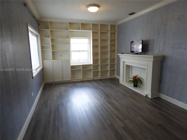 2148 NE 182nd St, North Miami Beach, FL 33162